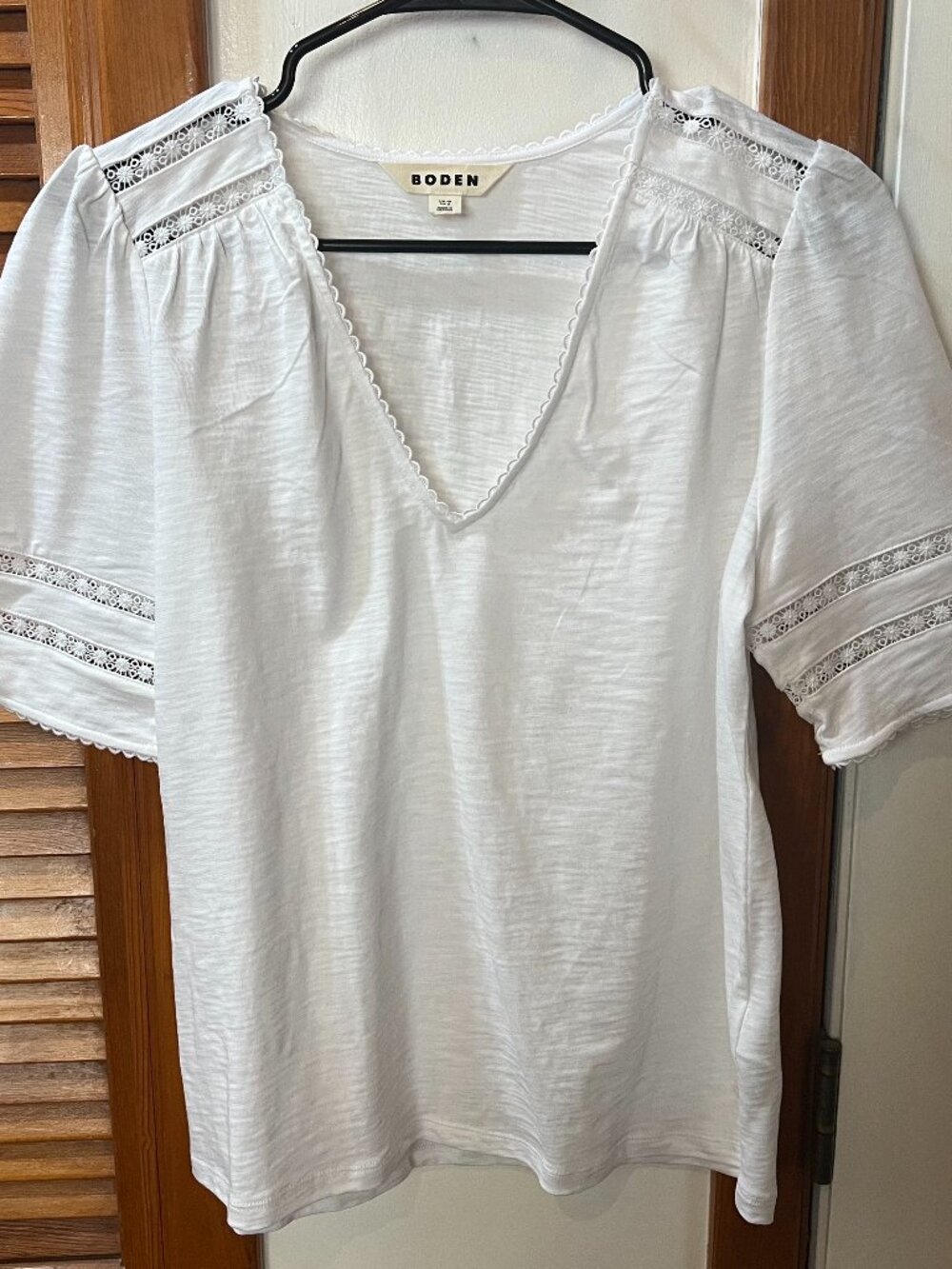 Boden Poppy Trim V-Neck T-Shirt – White Size 6